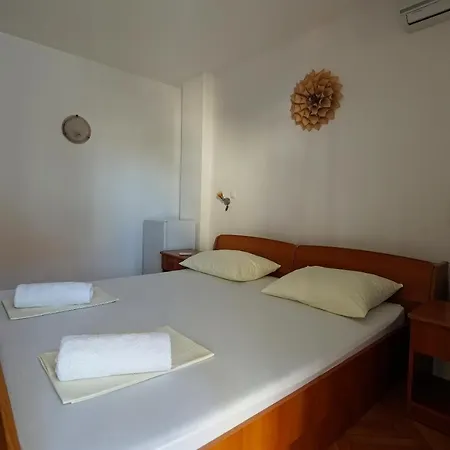 For 2 * Trogir